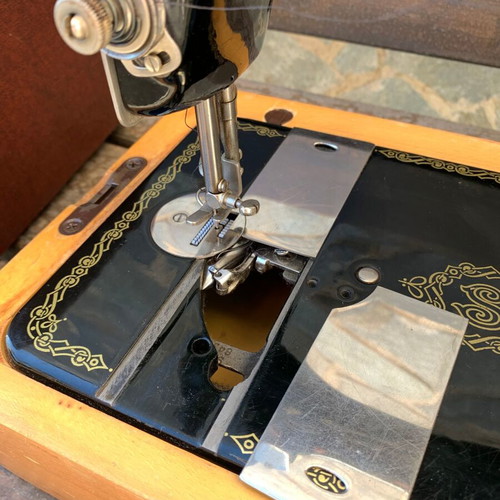 Singer 128K sewing machine manual, like new condition