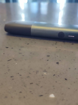 Iqos Iluma One μεταχειρισμένο με δώρο σκληρή θήκη σε μώβ χρώμα