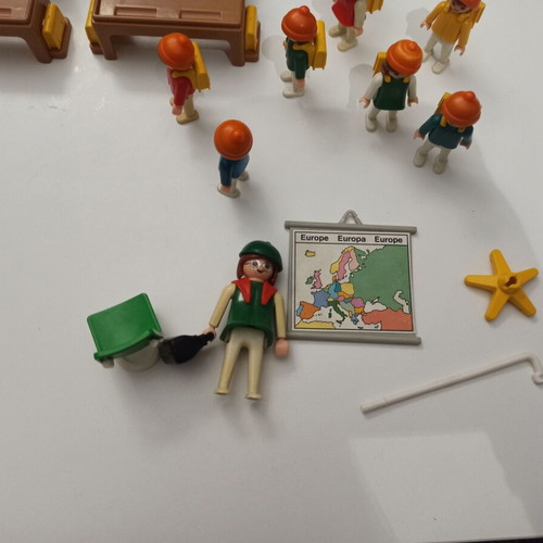 Playmobil vintage 1985 3522 school classroom with children and teacher used, many pieces