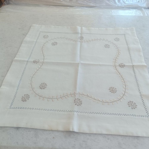 Vintage handmade embroidered table linen 57×57 cm, used