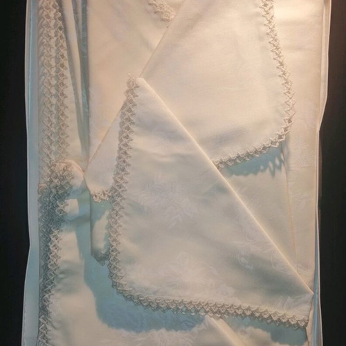 Tablecloth set new with 12 ivory cotton napkins