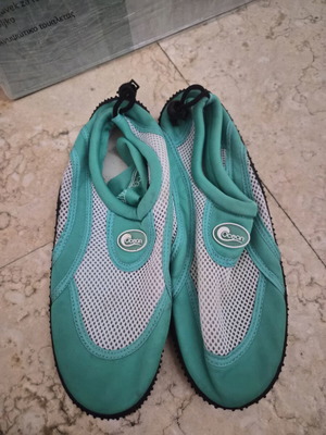 Women's water shoes like new