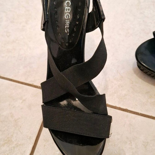BCBG platform sandal size 36 like new, black