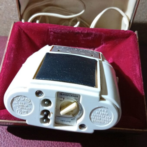 Remington Lektronic II electric shaver, vintage decor