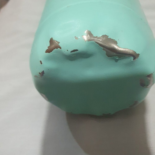 Thermos bottle used with sturdy construction and high temperature resistance