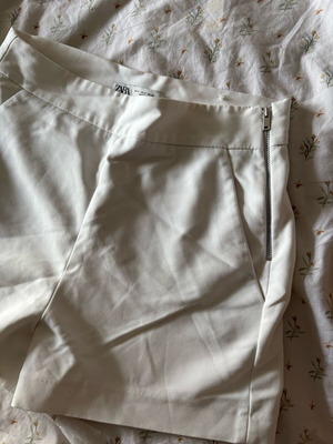 Zara white cotton shorts size Small like new