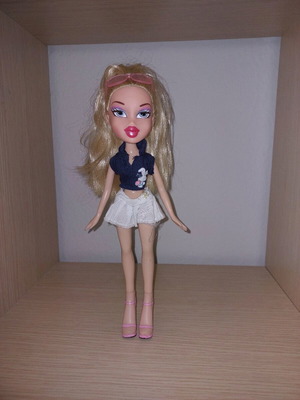 Bratz Funk Out Cloe doll used with original clothes and accessories