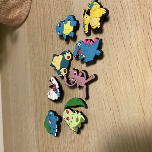Pokemon Pin Croc Set like new