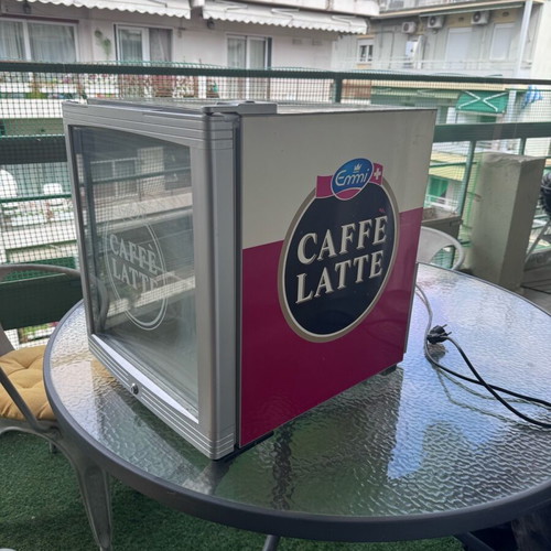 Mini bar refrigerator used, ideal for small professional spaces