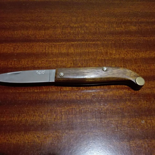 Traditional folding knife De Agostini collection like new with wooden handle