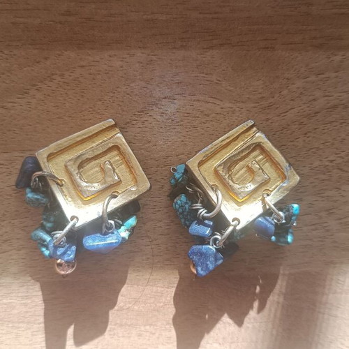 Vintage clip earrings used, good condition