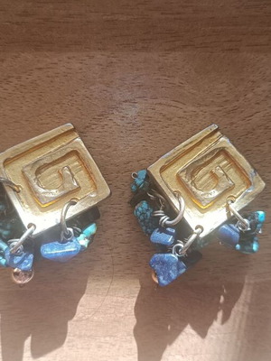 Vintage clip earrings used, good condition