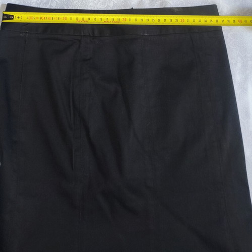 Zara Basic black midi skirt mermaid cut size M like new