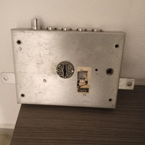 Security locks like new, set of two with keys