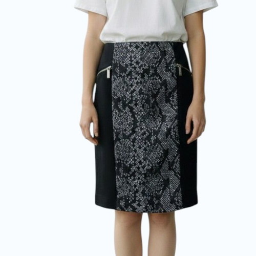 Michael Kors Black Skirt with Snake Print Details like new, Size M