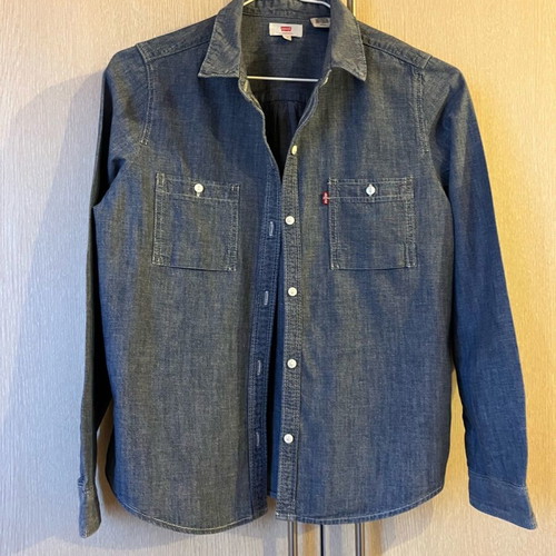 Levi’s denim shirt size S like new