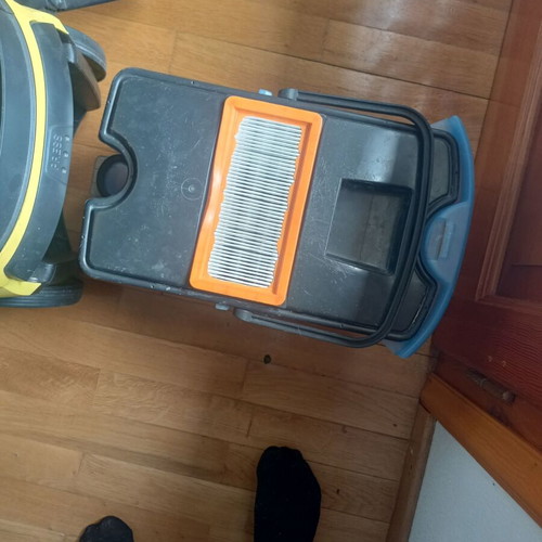 Karcher DS 5600 vacuum cleaner with water like new for home and office