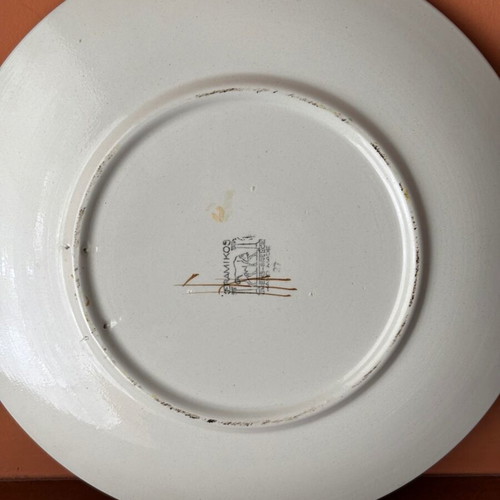 Ceramic wall plate like new collectible