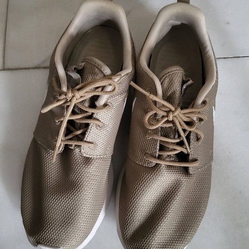 Nike Roshe One athletic shoes like new, gold color, size 40.5