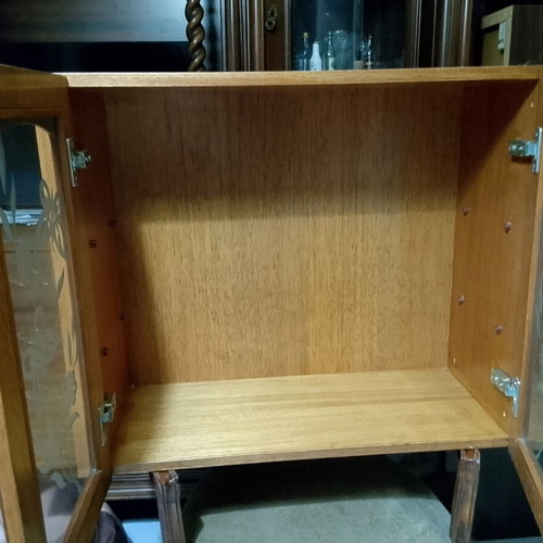 Double kitchen cabinet with sandblasted glass and two shelves