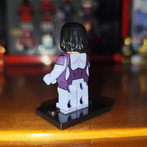 Dupli-Kate minifigure like new with base and two expressions