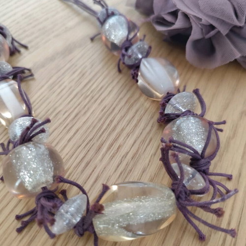 Necklace and brooch set like new, purple beads and flower design