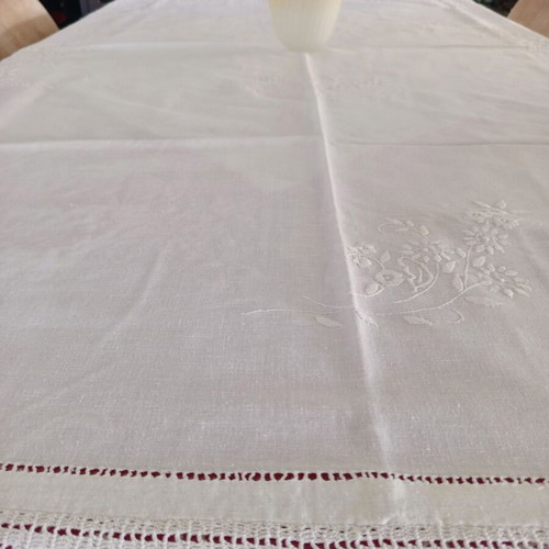 Handmade embroidered white tablecloth with thick crochet lace 200x160 cm like new