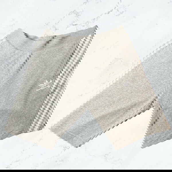 Παιδικό Adidas Originals γκρι σορτσάκι με ρίγες