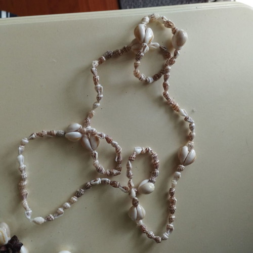 Necklaces from real shells like new, pack of 4 with handmade wooden vessel