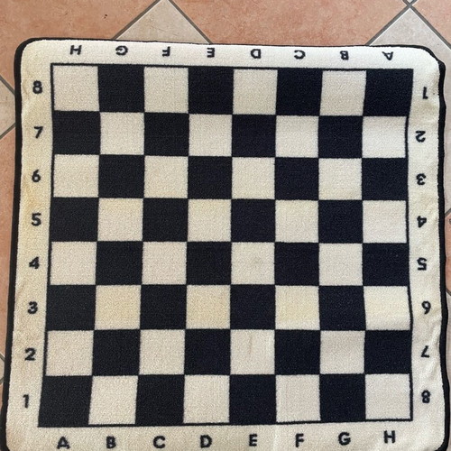 Chessboard rug square like new with plastic pieces 70x70