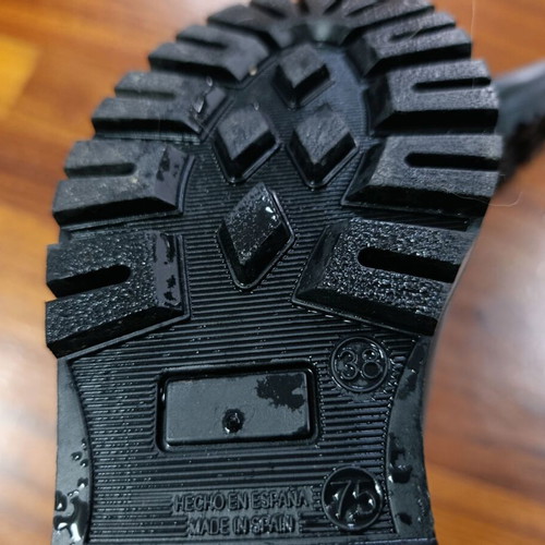 Verbenas black low galotzes like new, size 38
