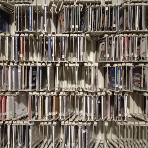 Wall-mounted CD cases like new, lockable, 500 pcs
