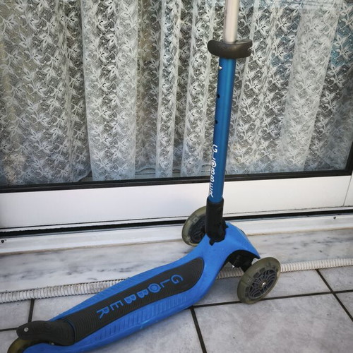 Globber Primo scooter like new with LED front wheels