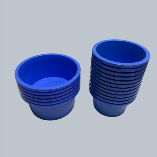 Plastic bowls, blue, two sizes, graduated capacity