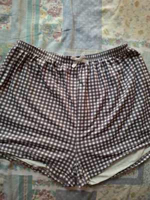 Plaid pajama shorts with bow, almost like new, gray, size L