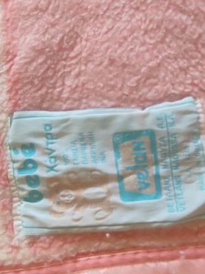 Baby blanket like new, pink, ideal for crib or playpen
