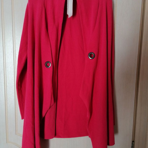 Cardigan new coral color with unique design and button fastening