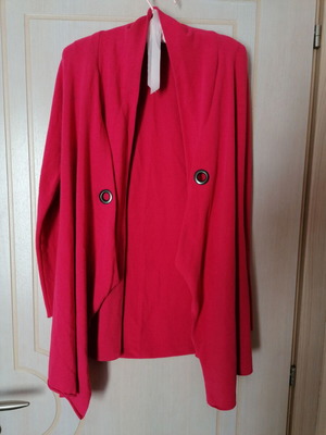 Cardigan new coral color with unique design and button fastening
