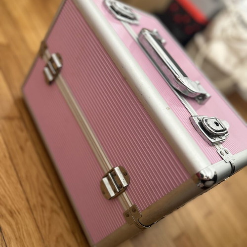 Beauty case pink used with aluminum corners and folding shelves