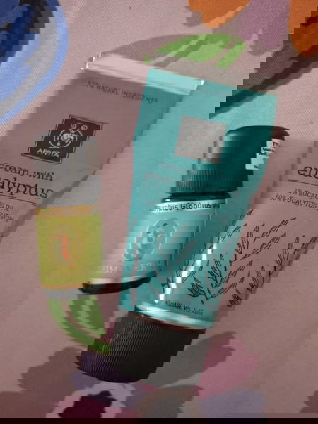Κρέμα και αιθέριο έλαιο ευκαλύπτου