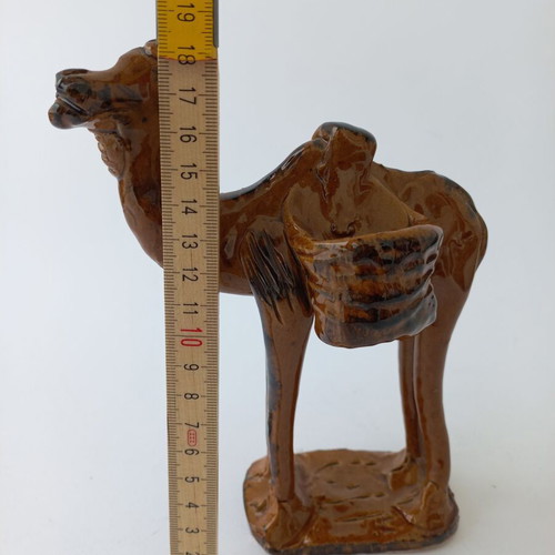 Camel vintage ceramic salt and pepper shaker like new