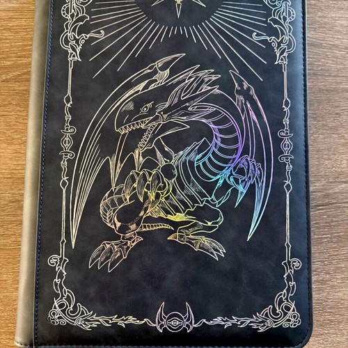 Yu-Gi-Oh! album with 540 sleeves and Blue-Eyes holo design, new