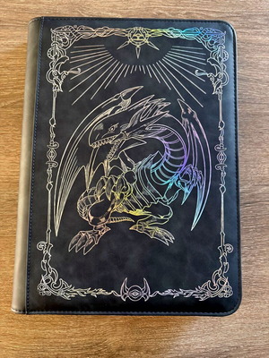 Άλμπουμ Yu-Gi-Oh! με 540 θήκες και holo σχέδιο Blue-Eyes, καινούργιο