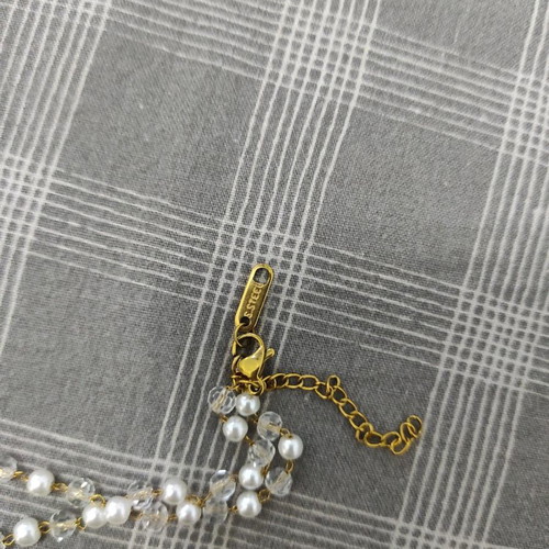 Stainless steel rose gold necklace with pearls in excellent condition