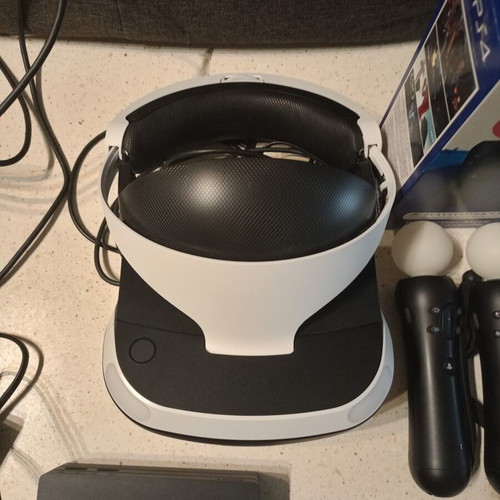PSVR1 with Move Motion Controllers and PS5 Adaptor like new