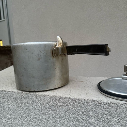 Pressure cooker used from the last century