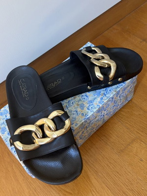 Carad leather sandals size 38 like new with gold chain detail