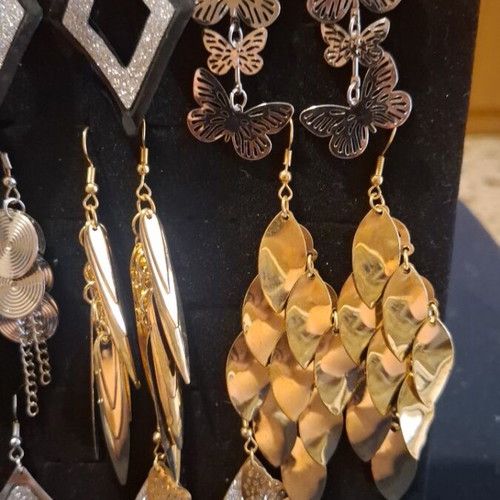 Earrings new, 10 pairs with stand, gold and silver colors