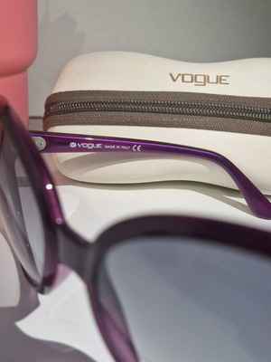 Vogue sunglasses purple vintage like new with case