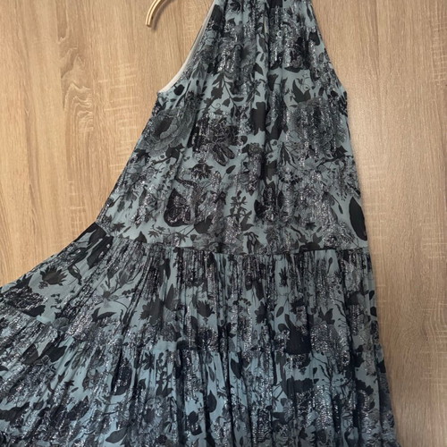 Short sleeveless dress with silver thread, like new, size M